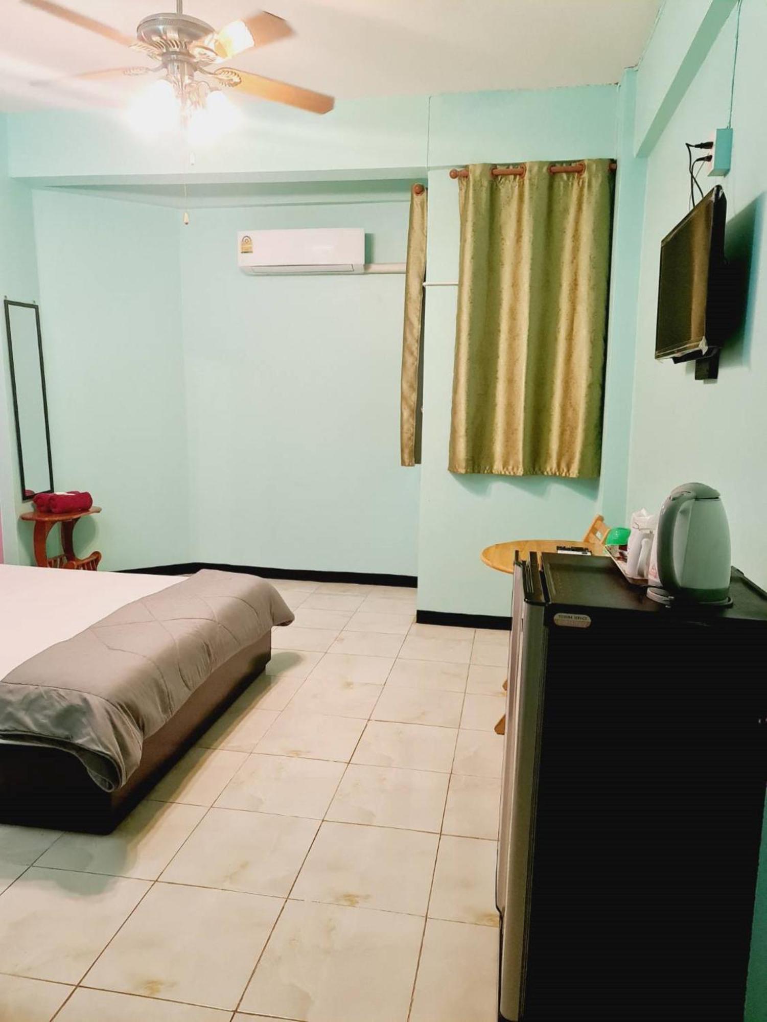Royal Land Mae Klong Hotel Szamutszongkhram Kültér fotó